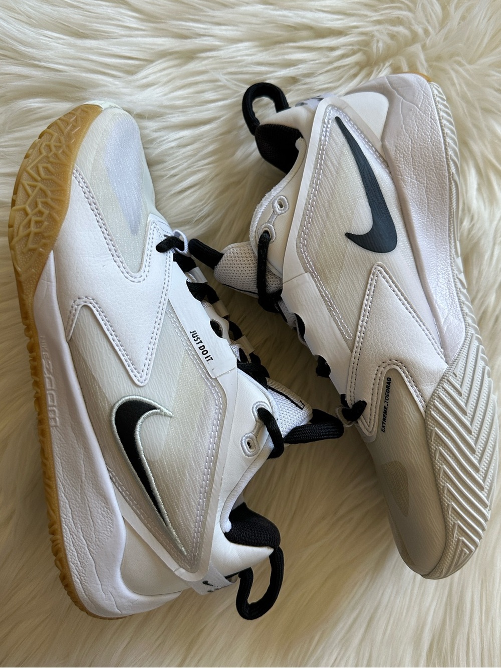 Nike HyperAce 3 Volleyball Sneakers - Picture 3 of 9